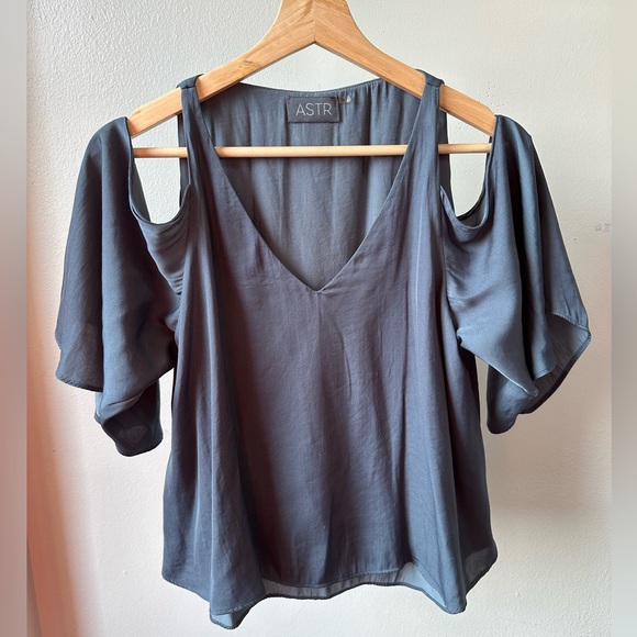 Astr Tops - ASTR satin cold shoulder top slate grey size small
